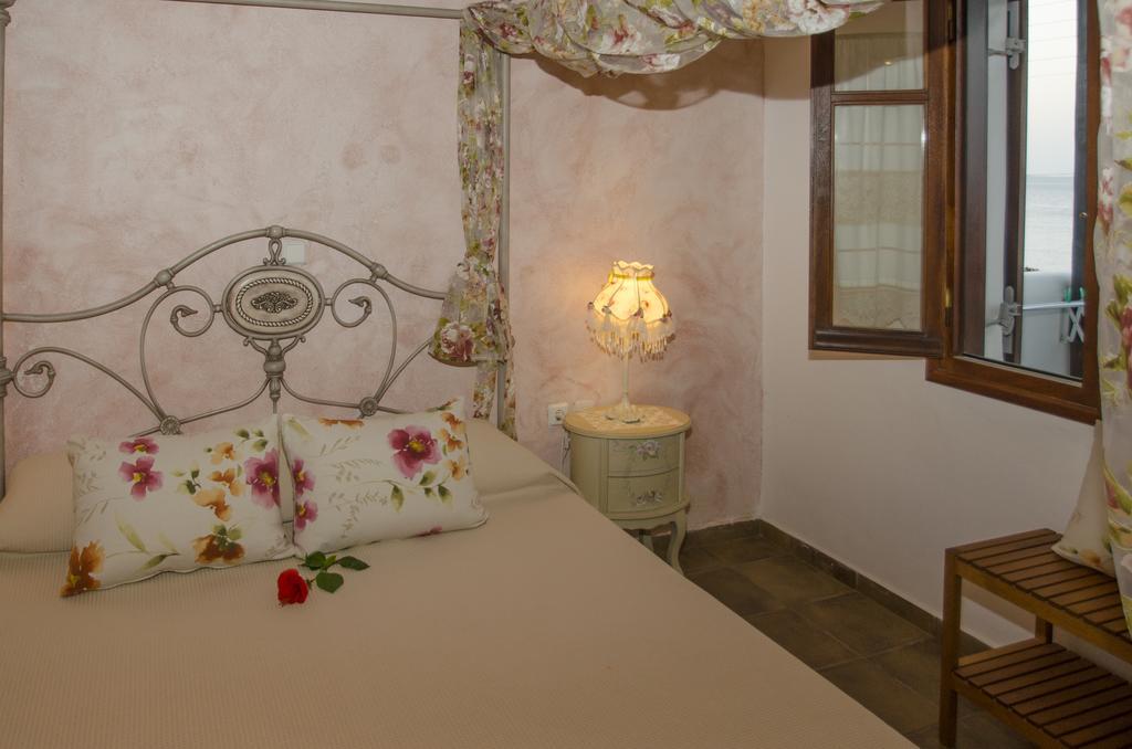 Niriides Studios Pachaina Dış mekan fotoğraf